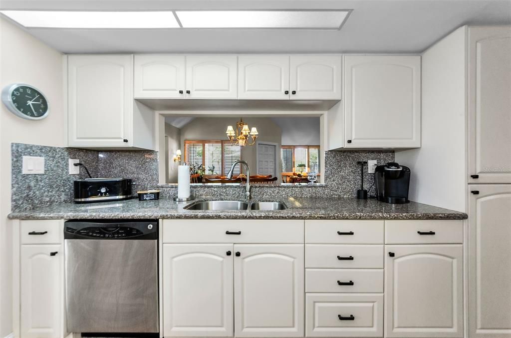 На продажу: $649,000 (3 спален, 2 ванн, 2063 Квадратных фут)