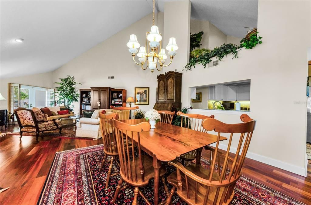 На продажу: $649,000 (3 спален, 2 ванн, 2063 Квадратных фут)