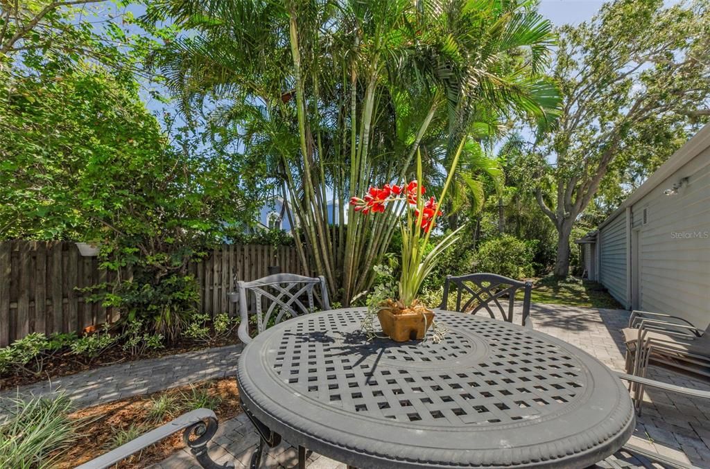 На продажу: $649,000 (3 спален, 2 ванн, 2063 Квадратных фут)