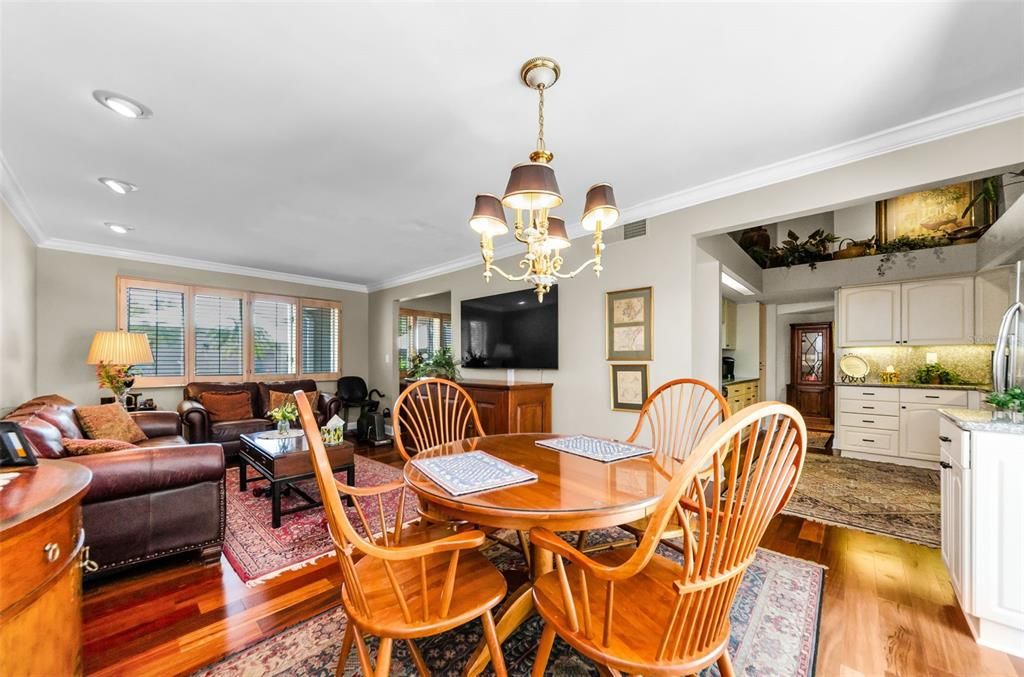 На продажу: $649,000 (3 спален, 2 ванн, 2063 Квадратных фут)