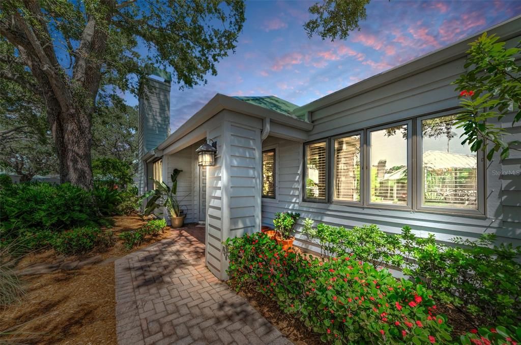 На продажу: $649,000 (3 спален, 2 ванн, 2063 Квадратных фут)