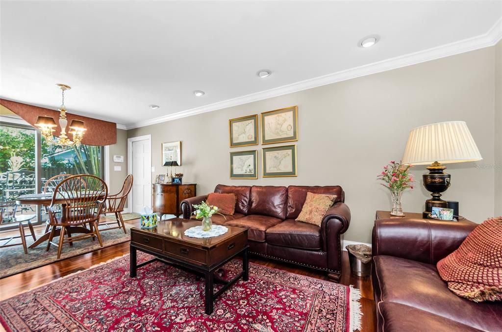 На продажу: $649,000 (3 спален, 2 ванн, 2063 Квадратных фут)