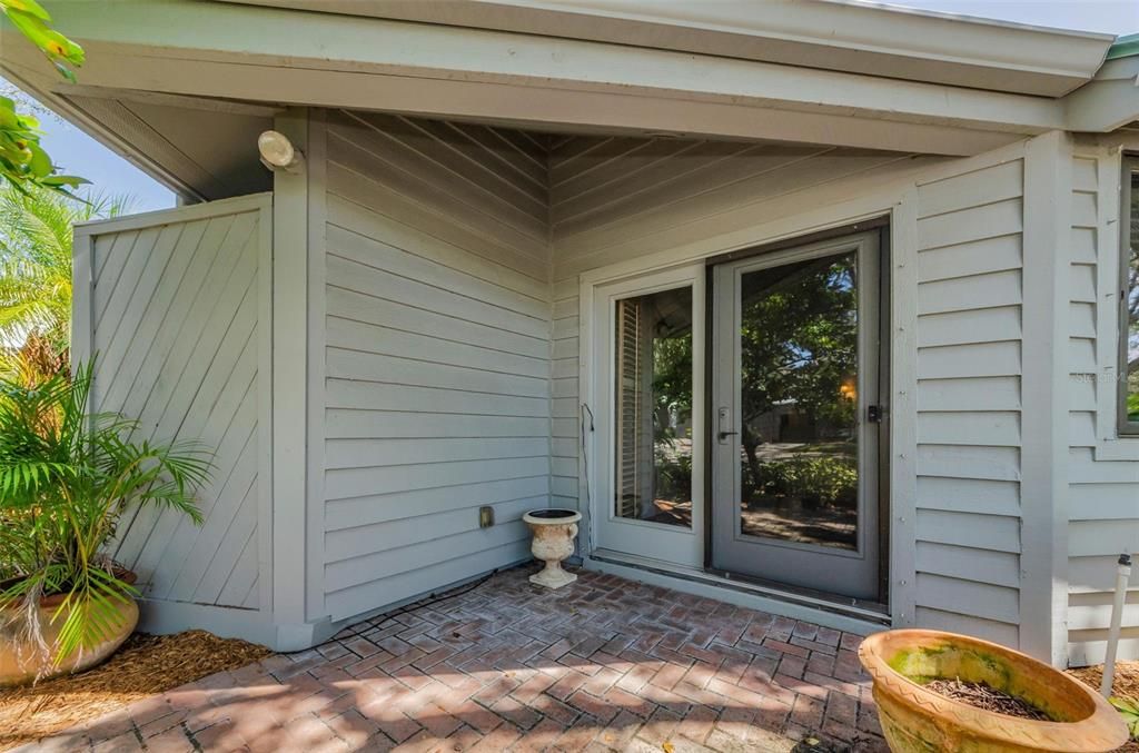 На продажу: $649,000 (3 спален, 2 ванн, 2063 Квадратных фут)