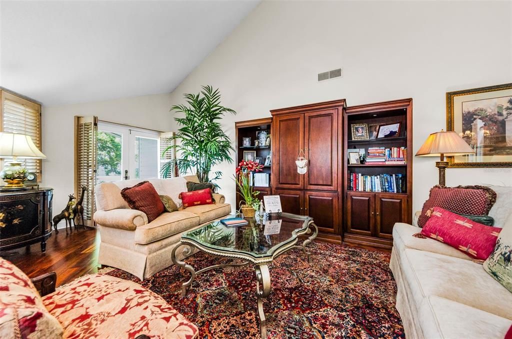 На продажу: $649,000 (3 спален, 2 ванн, 2063 Квадратных фут)