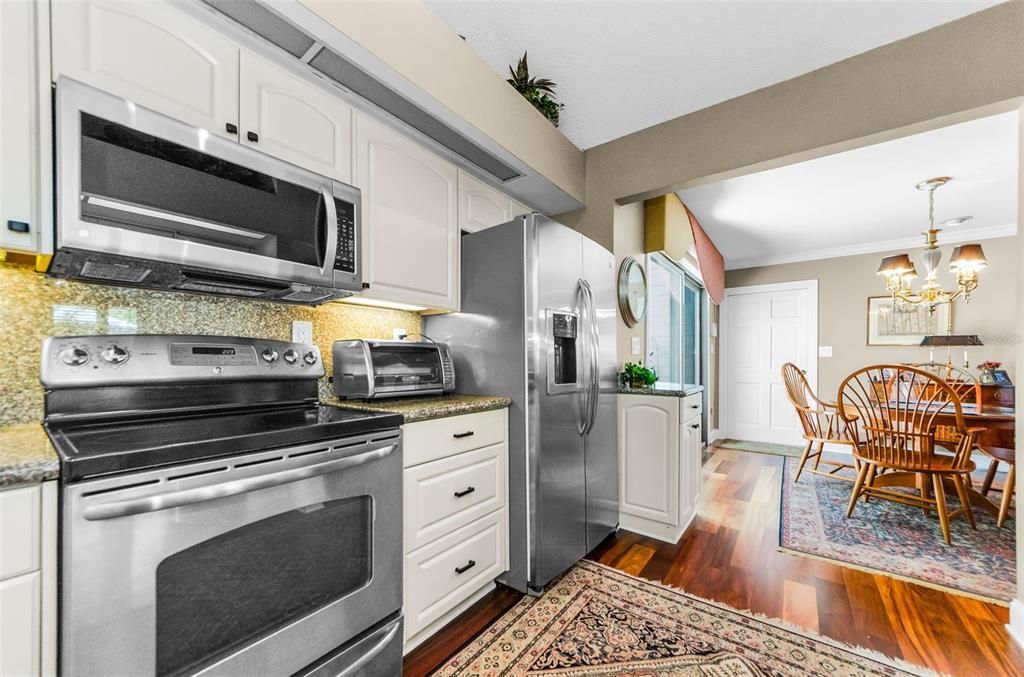 На продажу: $649,000 (3 спален, 2 ванн, 2063 Квадратных фут)