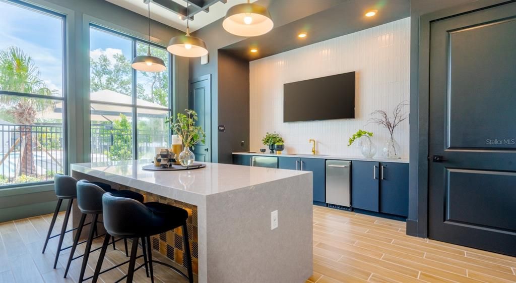 For Rent: $1,395 (1 beds, 1 baths, 669 Square Feet)