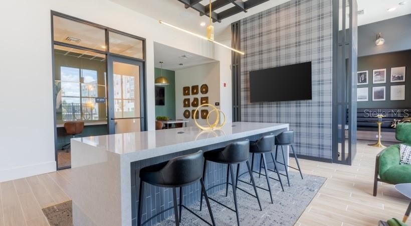 For Rent: $1,395 (1 beds, 1 baths, 669 Square Feet)