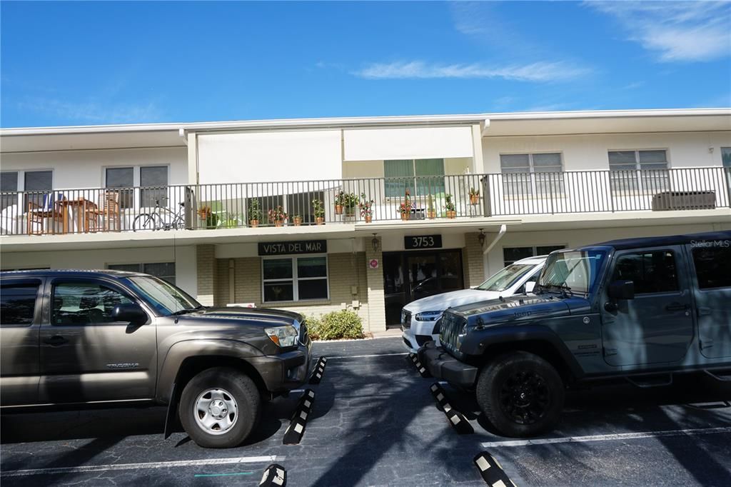 For Sale: $189,000 (1 beds, 1 baths, 840 Square Feet)