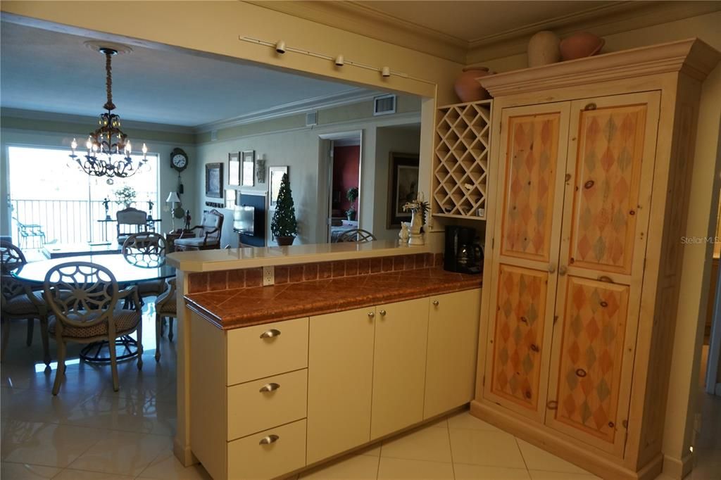 For Sale: $189,000 (1 beds, 1 baths, 840 Square Feet)