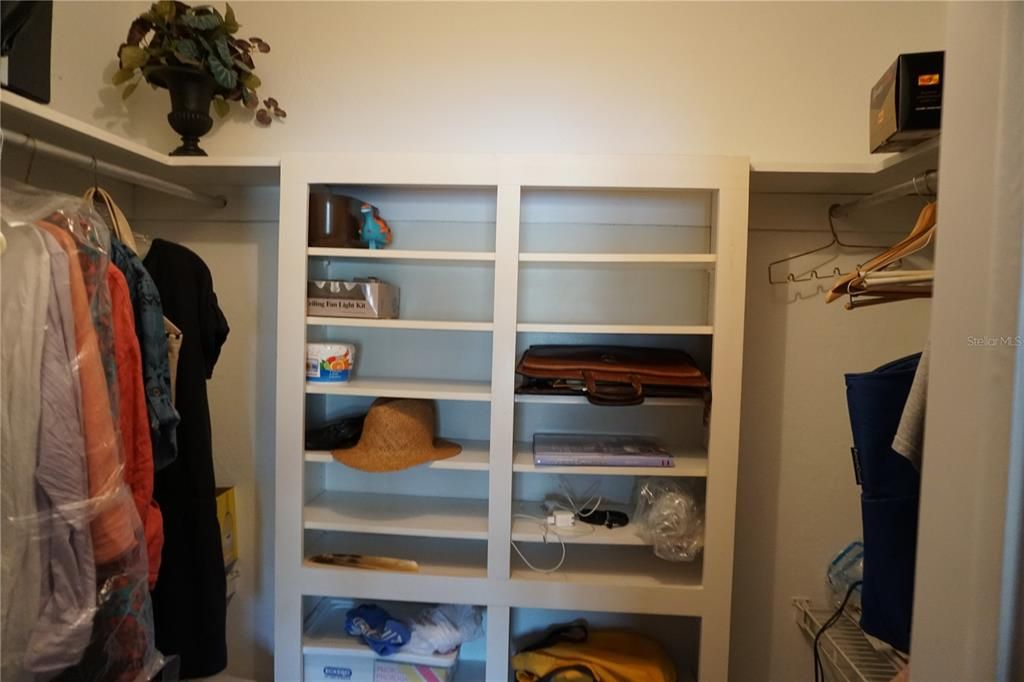 For Sale: $189,000 (1 beds, 1 baths, 840 Square Feet)