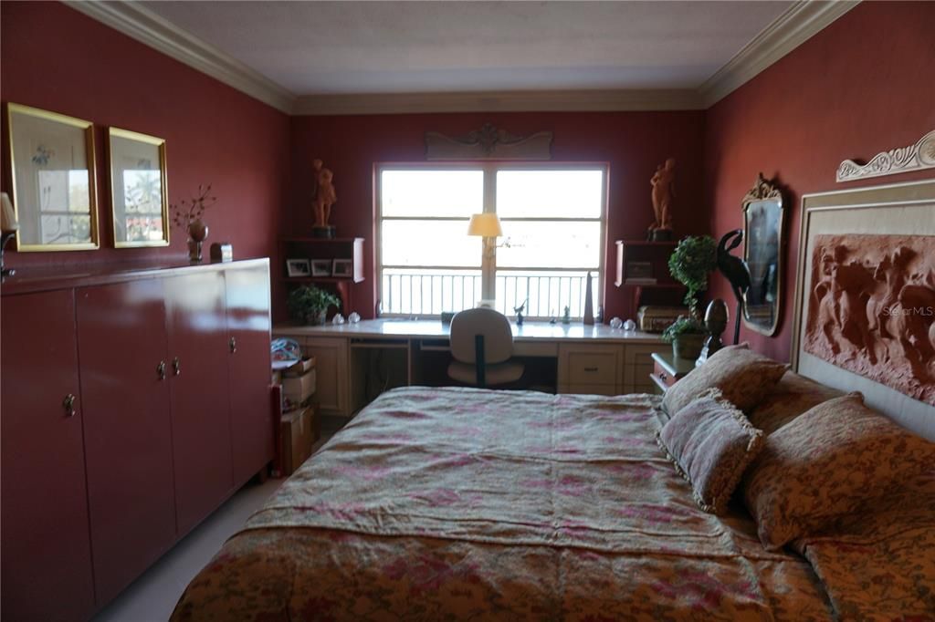 For Sale: $189,000 (1 beds, 1 baths, 840 Square Feet)