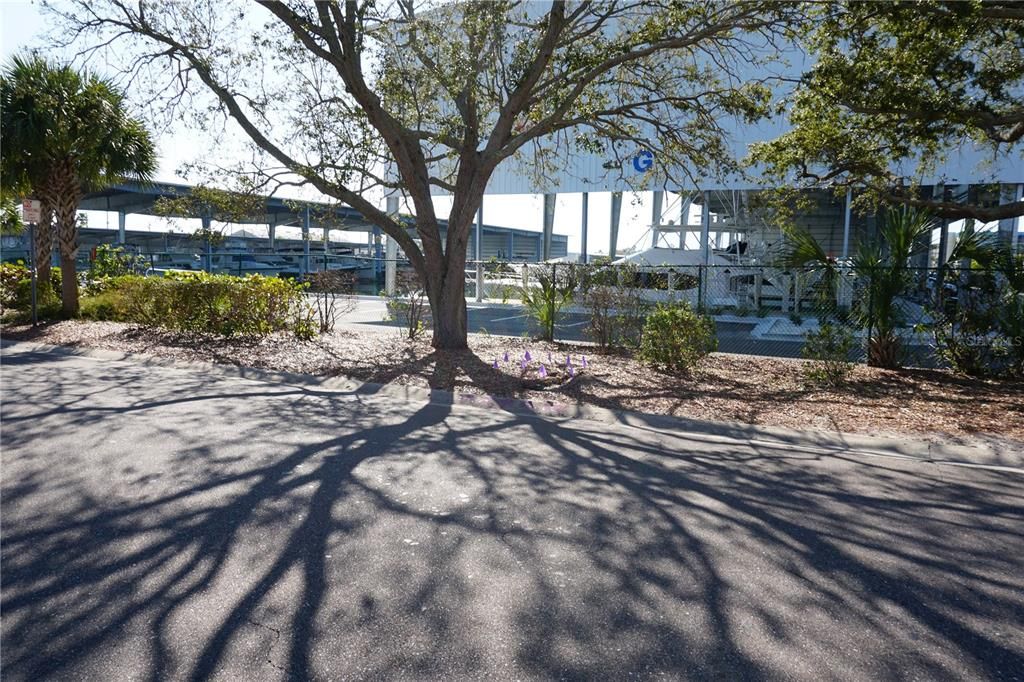 For Sale: $189,000 (1 beds, 1 baths, 840 Square Feet)