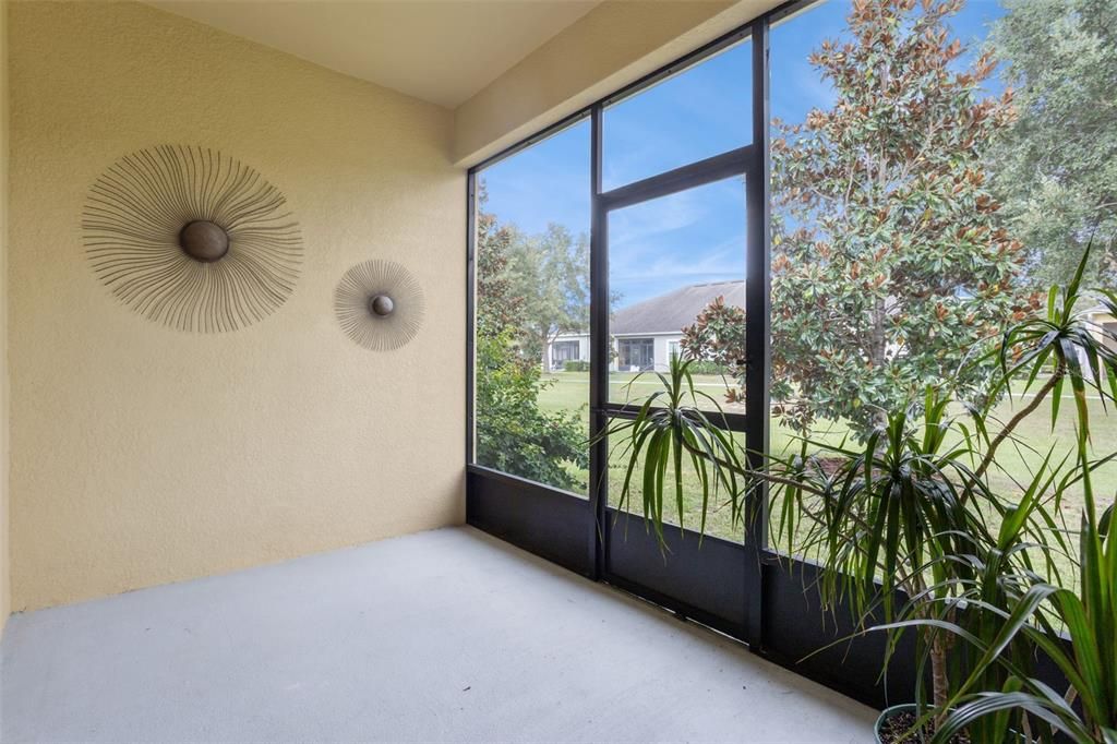 For Sale: $278,500 (2 beds, 2 baths, 1374 Square Feet)