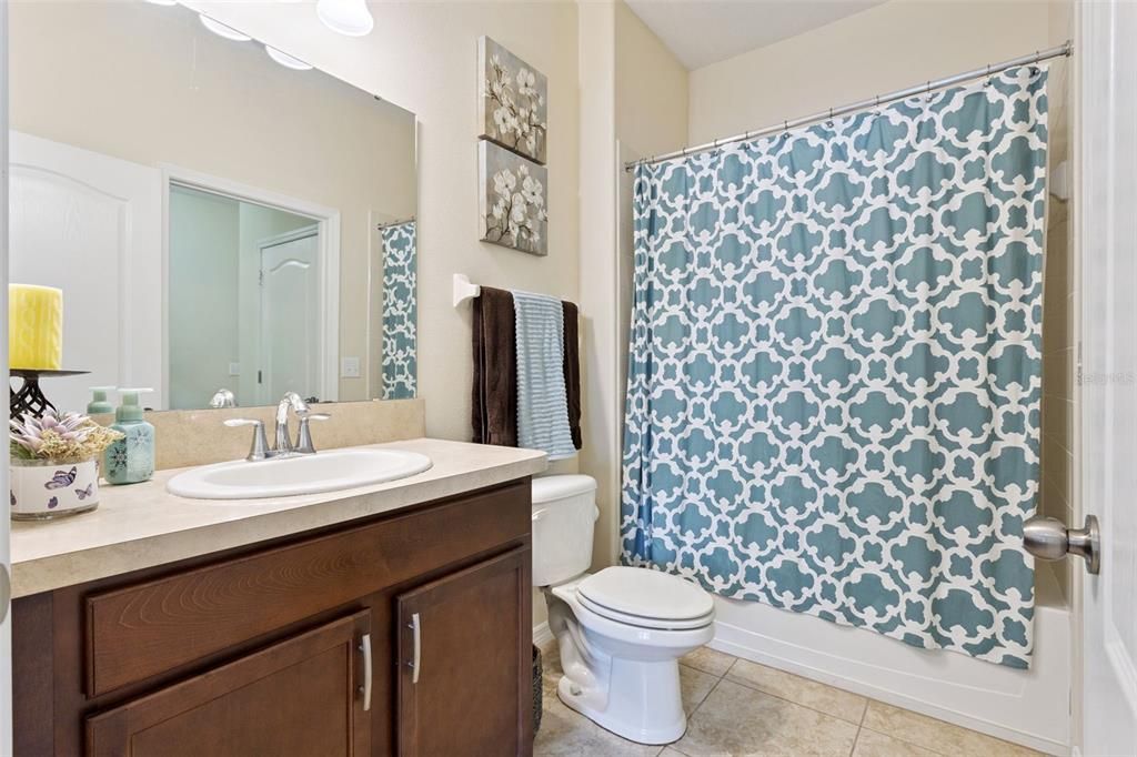 For Sale: $278,500 (2 beds, 2 baths, 1374 Square Feet)