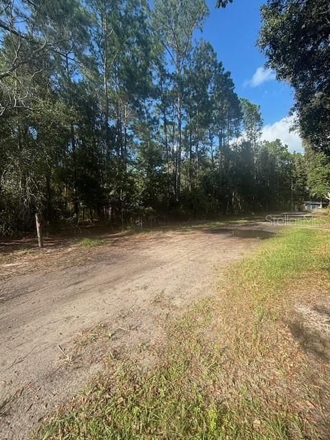 На продажу: $39,999 (3.28 acres)