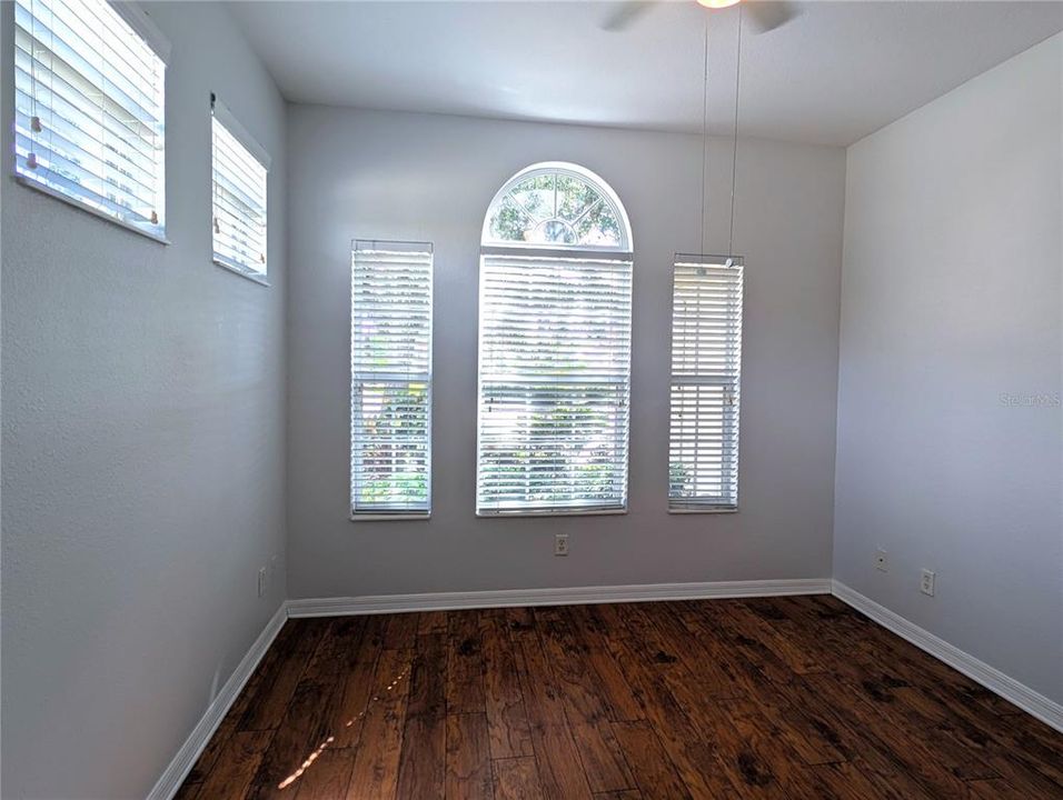 For Rent: $2,500 (3 beds, 2 baths, 1476 Square Feet)