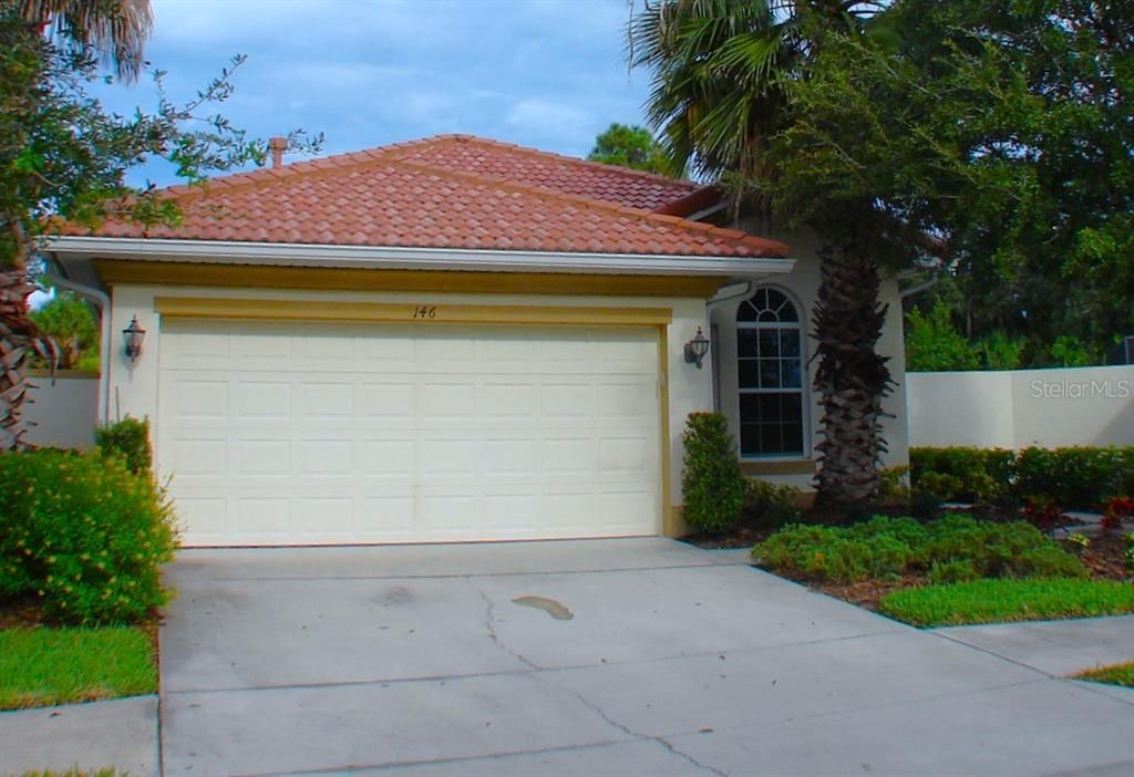 For Rent: $2,500 (3 beds, 2 baths, 1476 Square Feet)