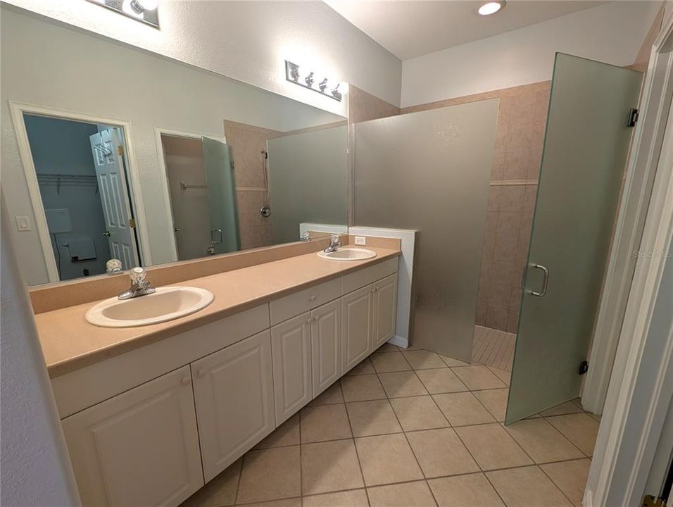 For Rent: $2,500 (3 beds, 2 baths, 1476 Square Feet)