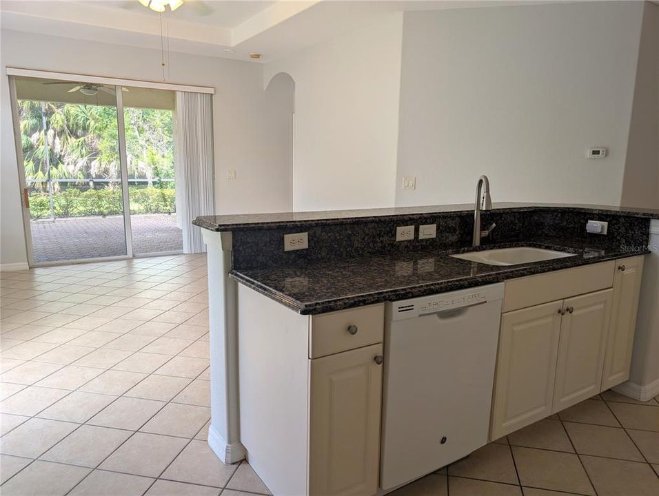 For Rent: $2,500 (3 beds, 2 baths, 1476 Square Feet)