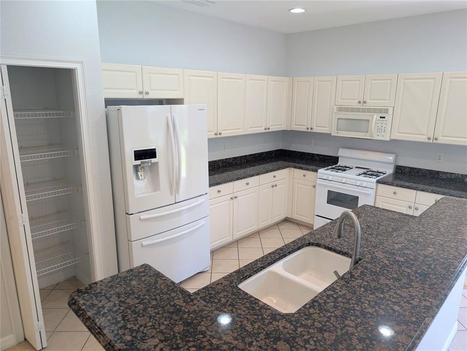 For Rent: $2,500 (3 beds, 2 baths, 1476 Square Feet)