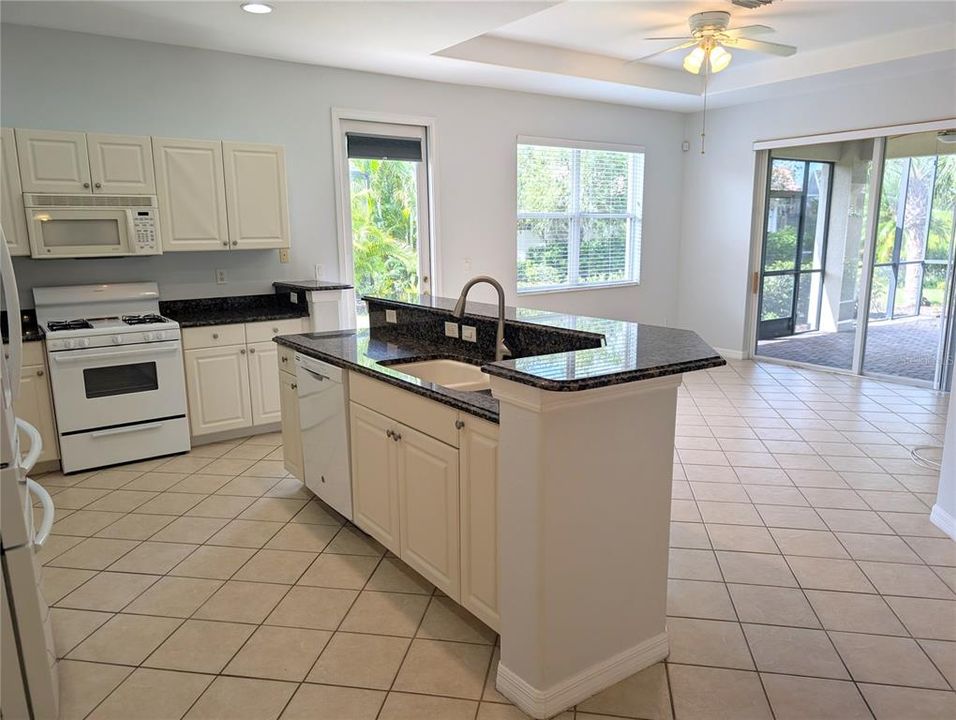 For Rent: $2,500 (3 beds, 2 baths, 1476 Square Feet)