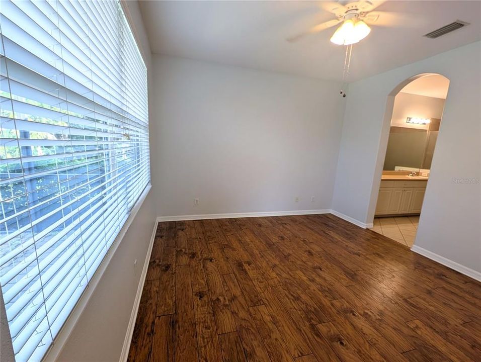For Rent: $2,500 (3 beds, 2 baths, 1476 Square Feet)