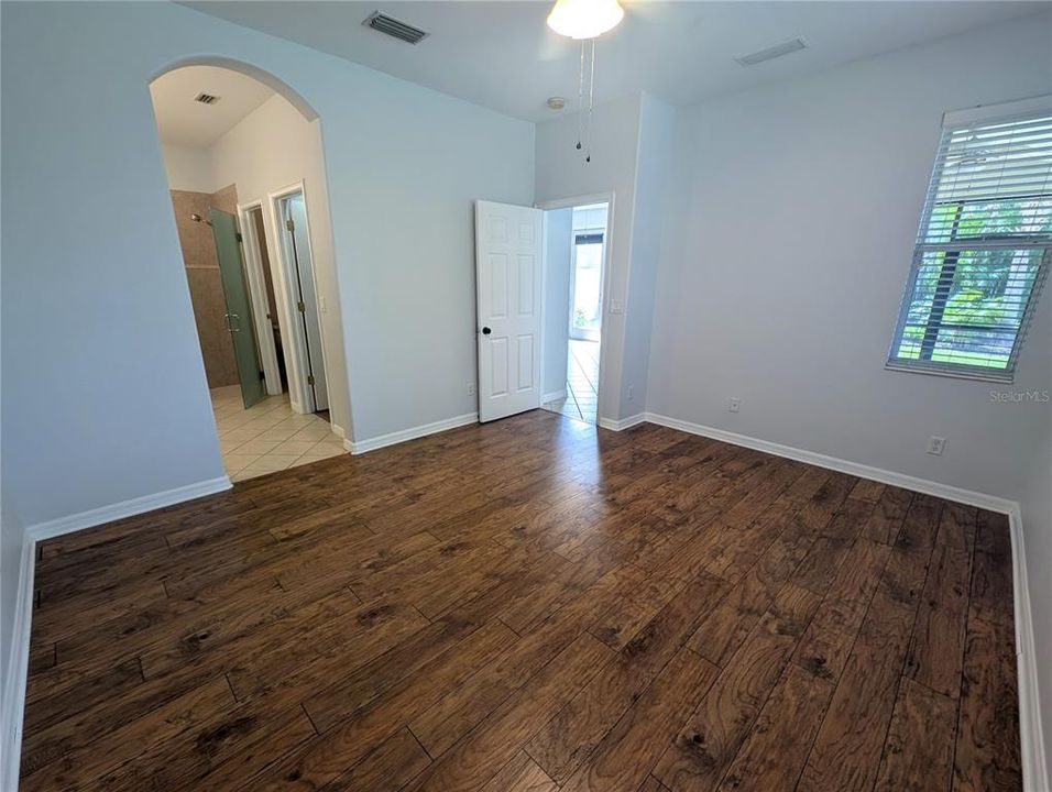 For Rent: $2,500 (3 beds, 2 baths, 1476 Square Feet)