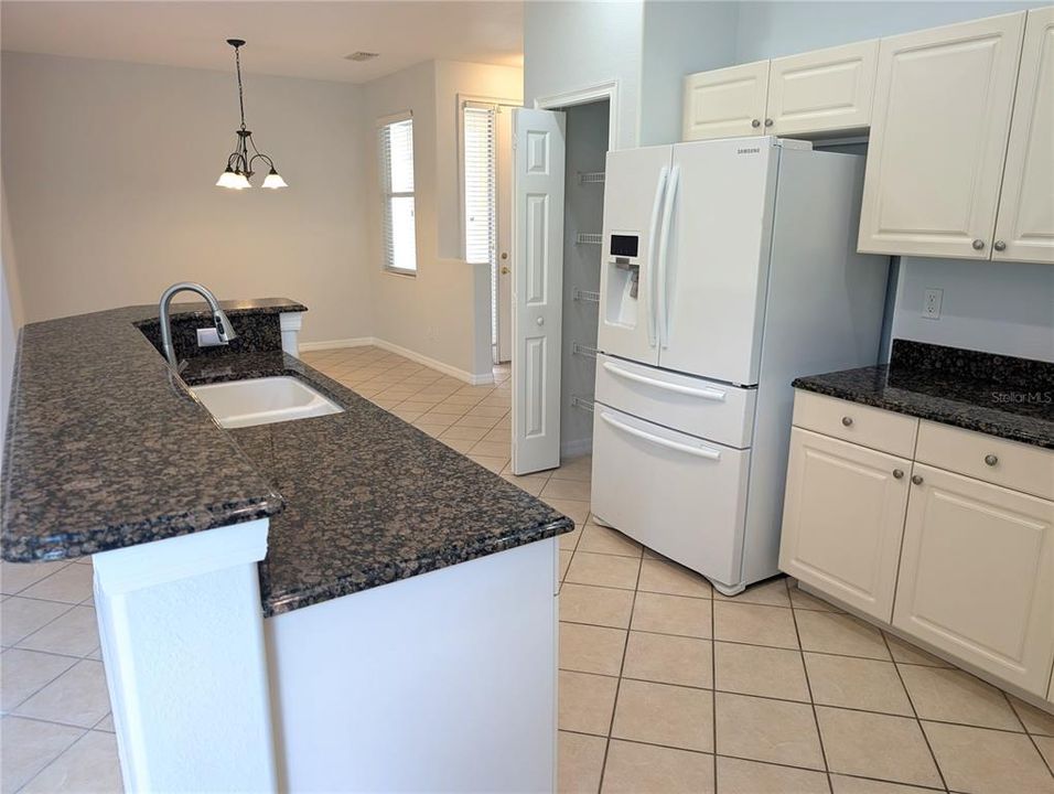 For Rent: $2,500 (3 beds, 2 baths, 1476 Square Feet)