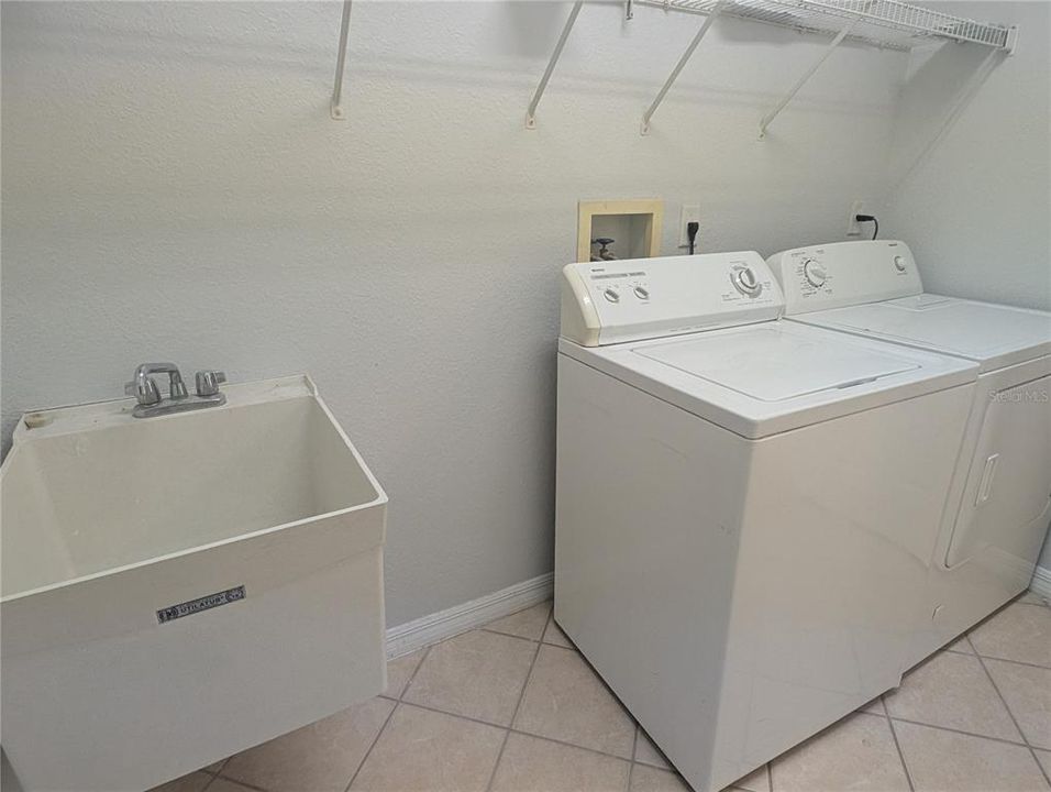 For Rent: $2,500 (3 beds, 2 baths, 1476 Square Feet)