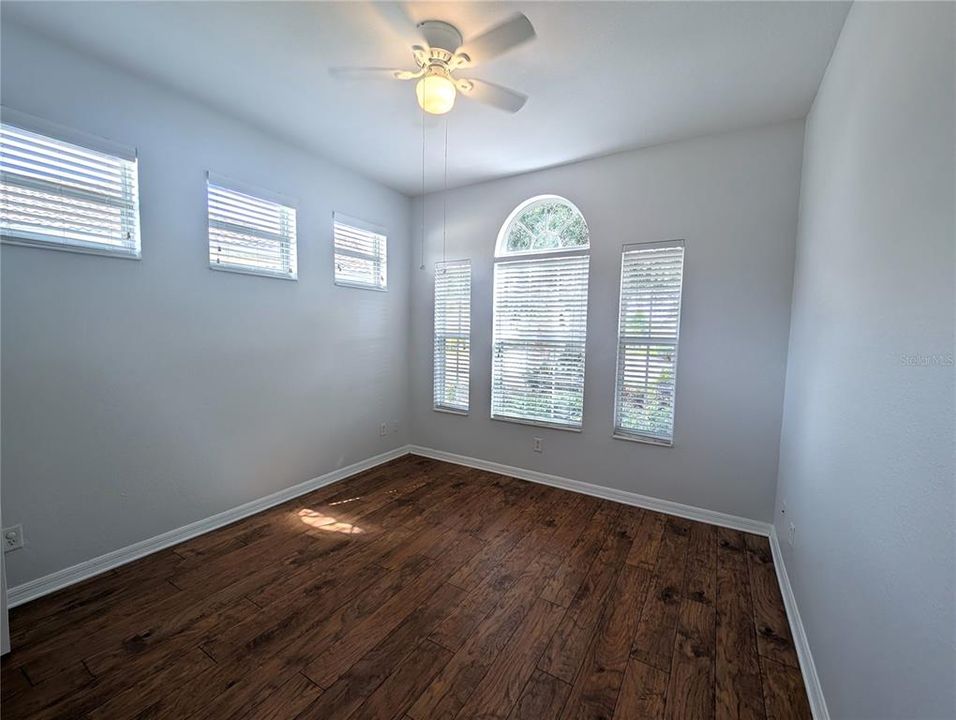 For Rent: $2,500 (3 beds, 2 baths, 1476 Square Feet)