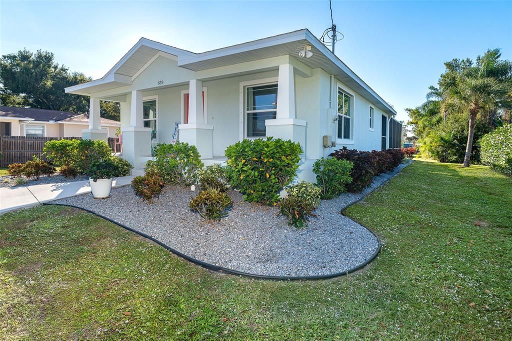 Active With Contract: $479,900 (2 beds, 2 baths, 1017 Square Feet)