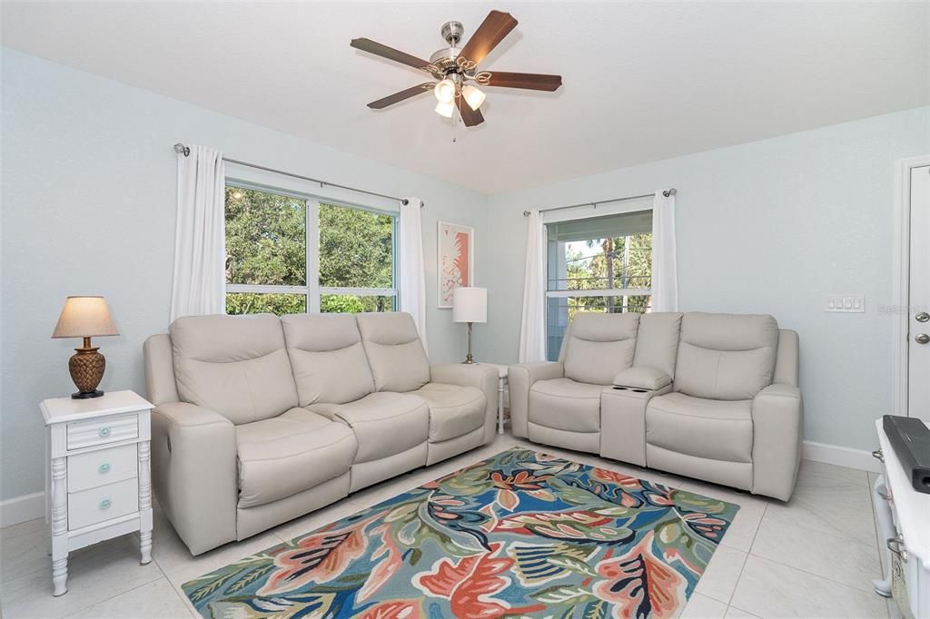 Active With Contract: $479,900 (2 beds, 2 baths, 1017 Square Feet)