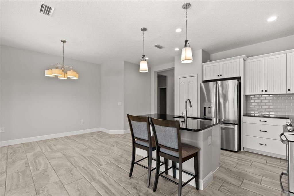 Activo con contrato: $409,900 (2 camas, 2 baños, 1524 Pies cuadrados)