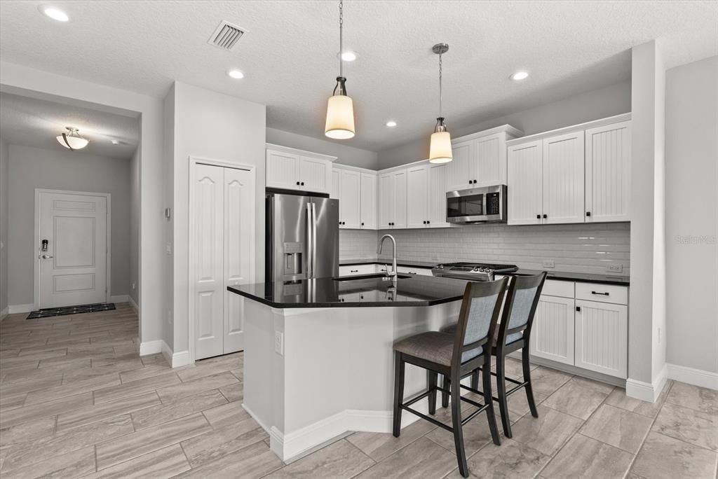 Activo con contrato: $409,900 (2 camas, 2 baños, 1524 Pies cuadrados)