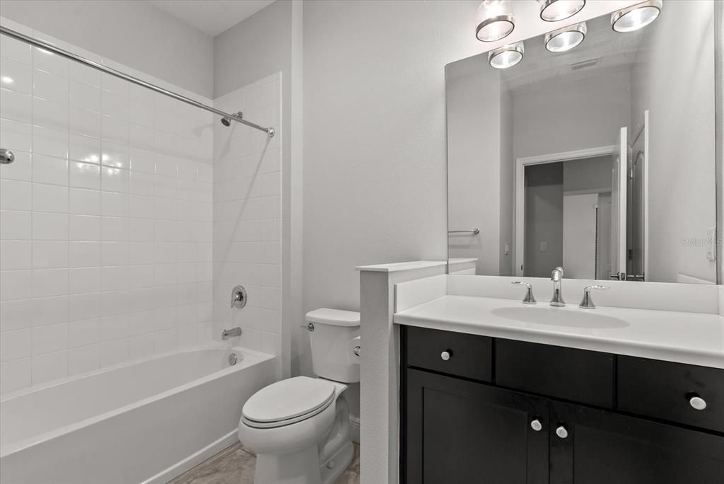 Activo con contrato: $409,900 (2 camas, 2 baños, 1524 Pies cuadrados)