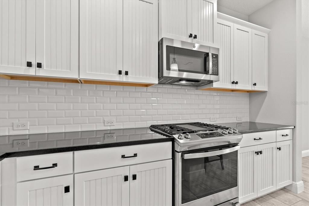 Activo con contrato: $409,900 (2 camas, 2 baños, 1524 Pies cuadrados)