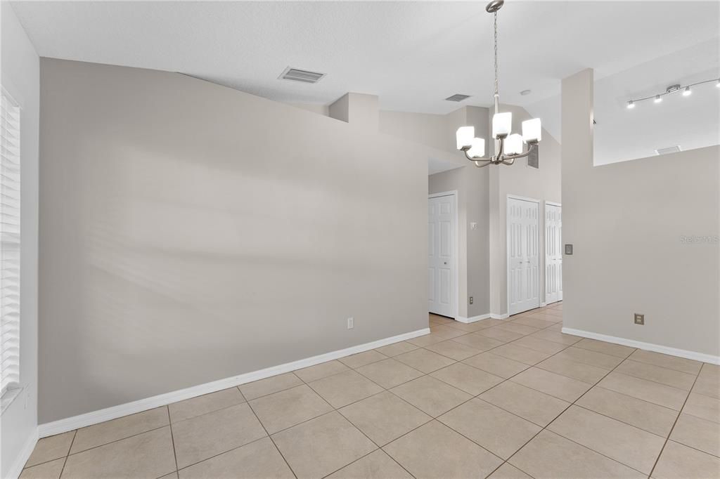 For Rent: $1,800 (2 beds, 2 baths, 924 Square Feet)