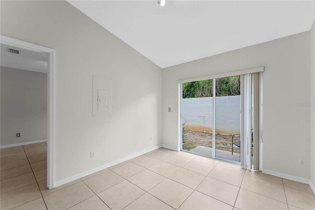 For Rent: $1,800 (2 beds, 2 baths, 924 Square Feet)