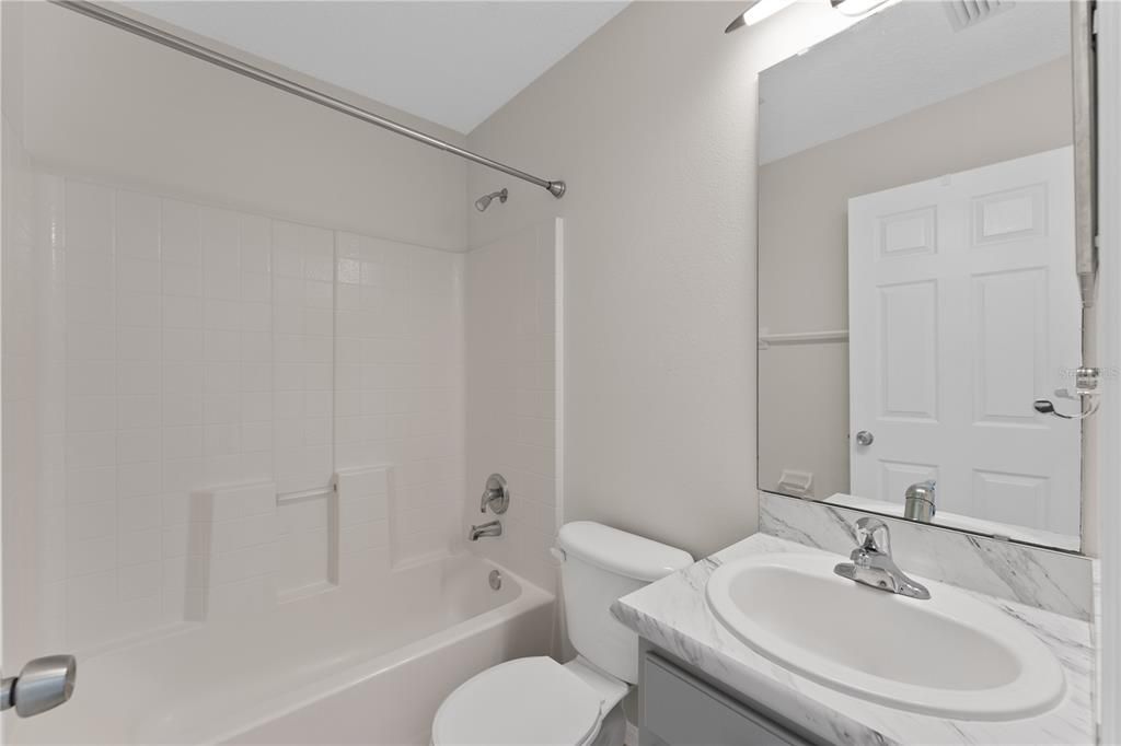 For Rent: $1,800 (2 beds, 2 baths, 924 Square Feet)