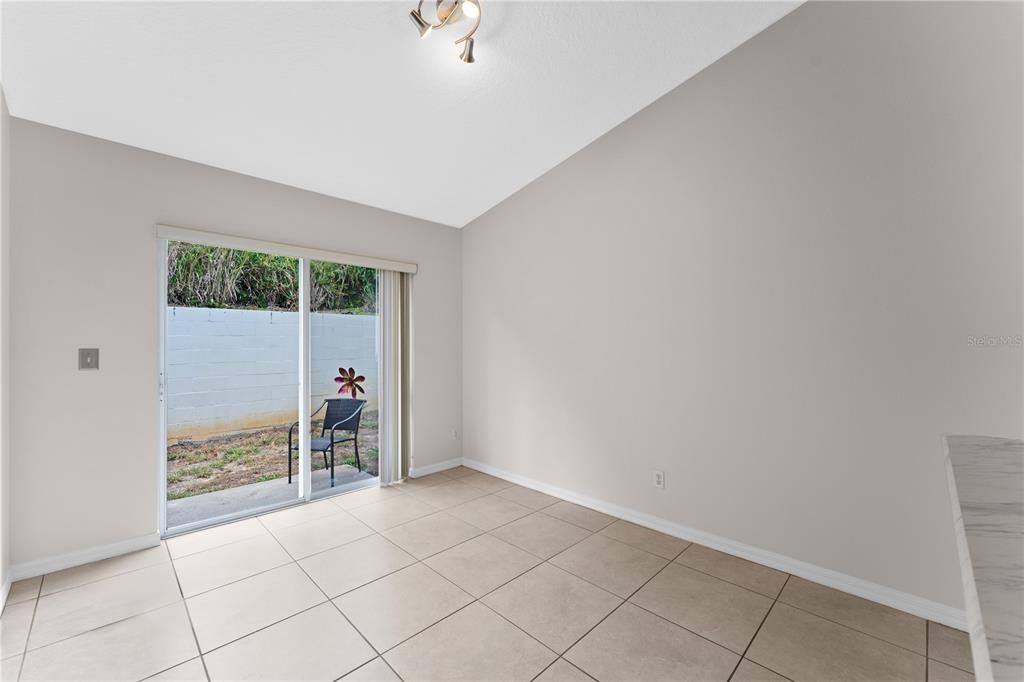 For Rent: $1,800 (2 beds, 2 baths, 924 Square Feet)