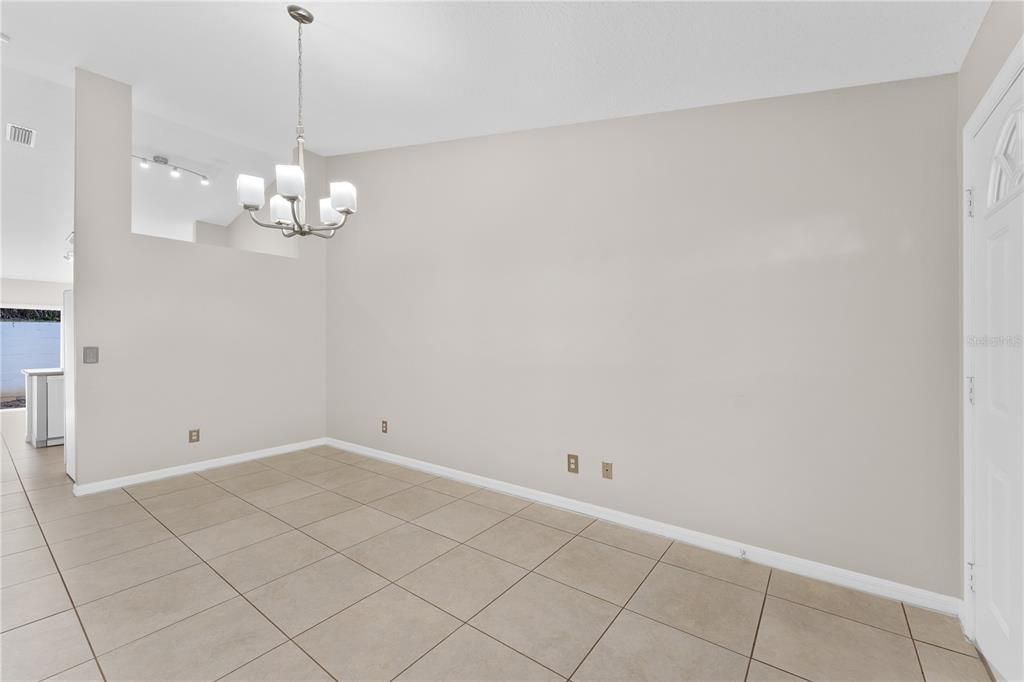 For Rent: $1,800 (2 beds, 2 baths, 924 Square Feet)