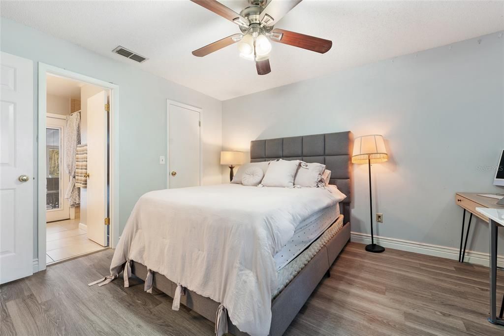 合同活跃: $425,000 (3 贝兹, 2 浴室, 1462 平方英尺)