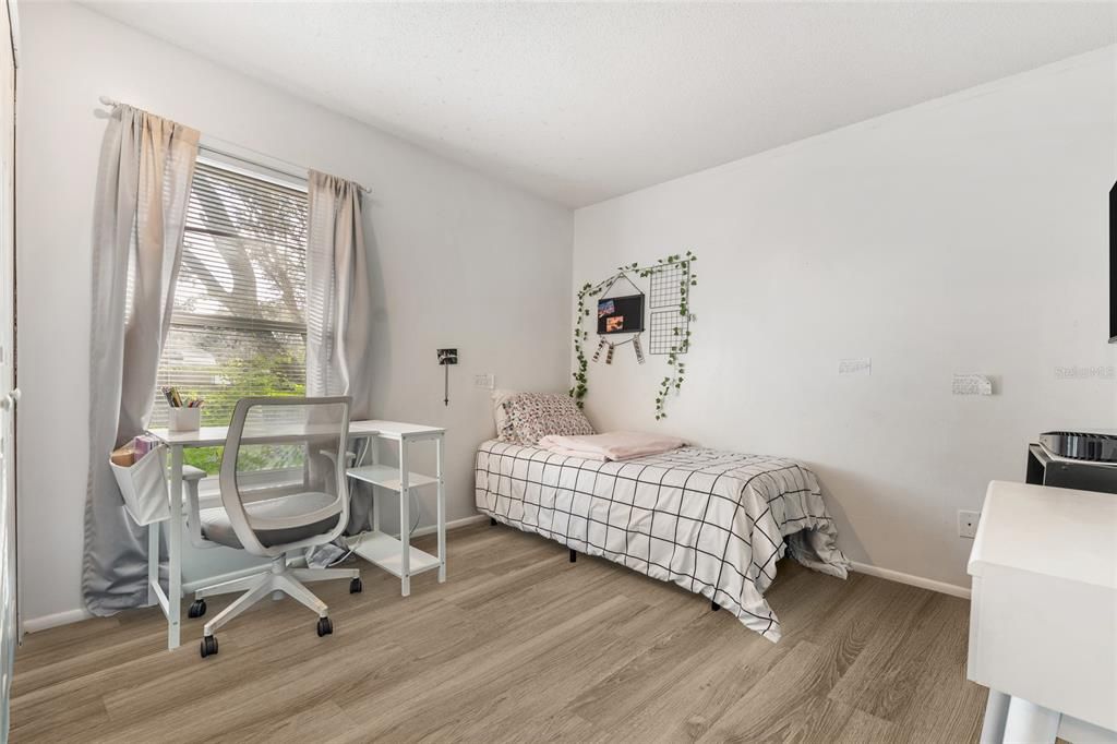 合同活跃: $425,000 (3 贝兹, 2 浴室, 1462 平方英尺)