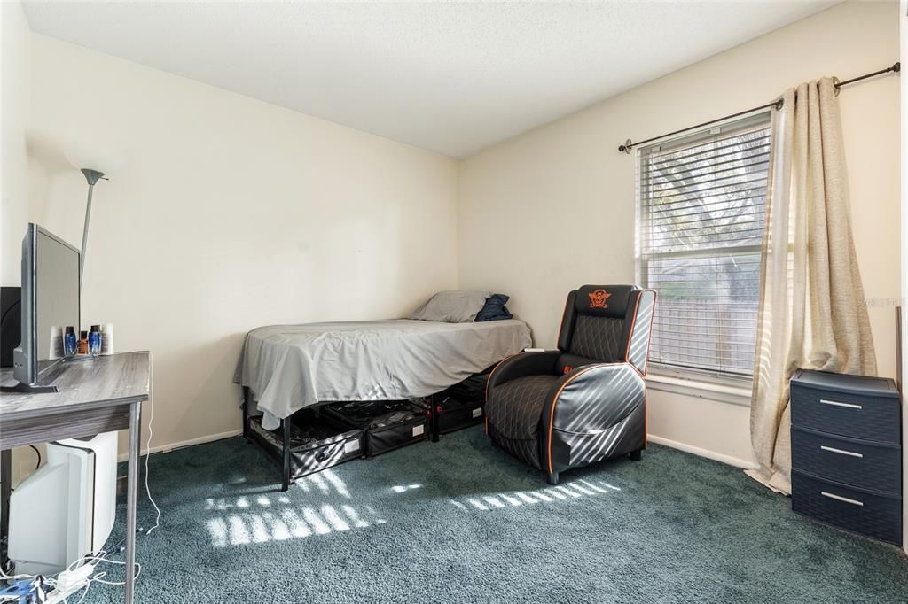 合同活跃: $425,000 (3 贝兹, 2 浴室, 1462 平方英尺)