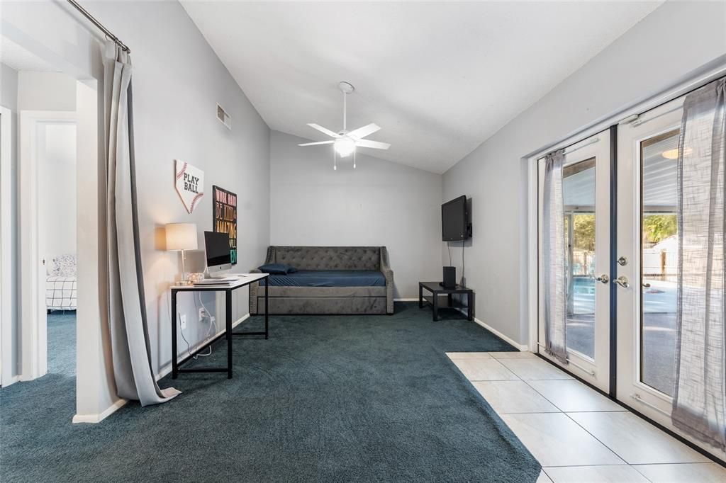 合同活跃: $425,000 (3 贝兹, 2 浴室, 1462 平方英尺)