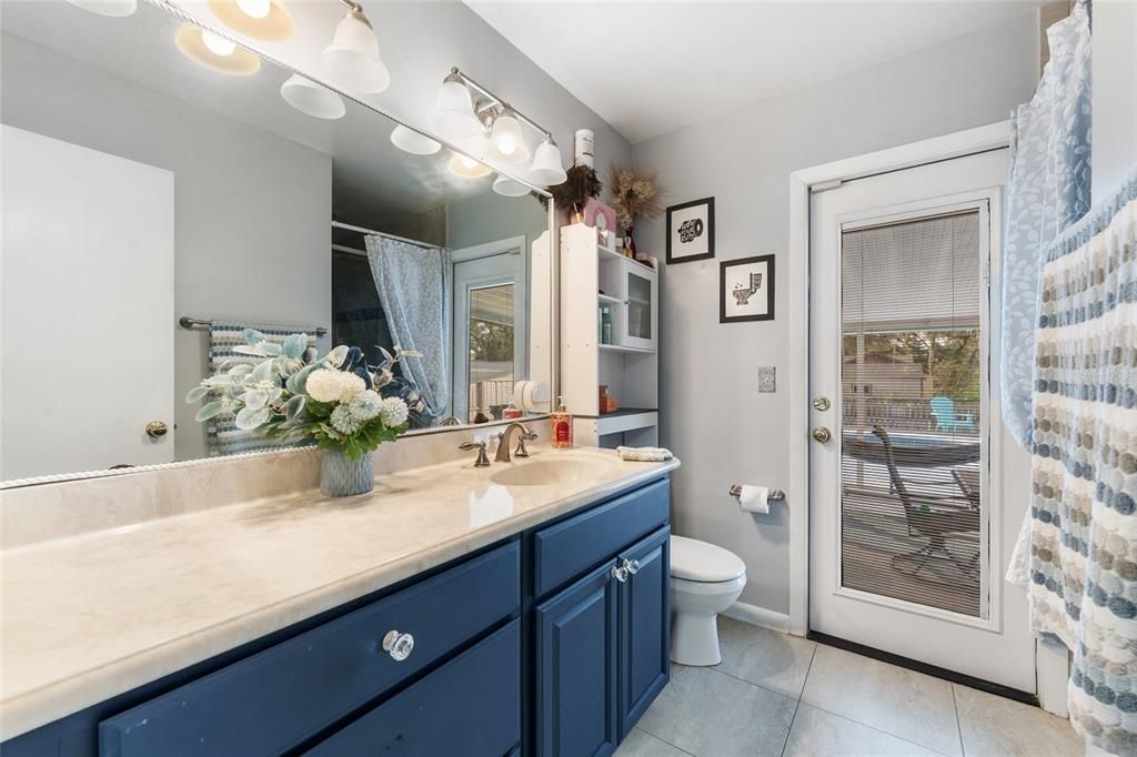 合同活跃: $425,000 (3 贝兹, 2 浴室, 1462 平方英尺)