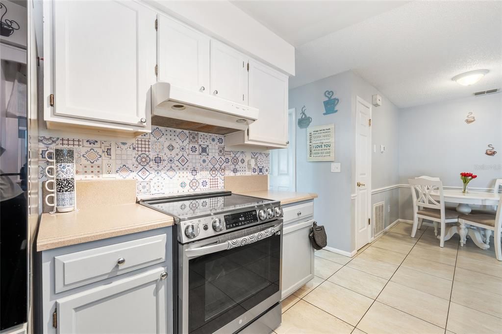 合同活跃: $425,000 (3 贝兹, 2 浴室, 1462 平方英尺)