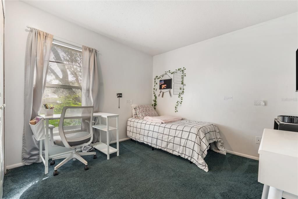 合同活跃: $425,000 (3 贝兹, 2 浴室, 1462 平方英尺)