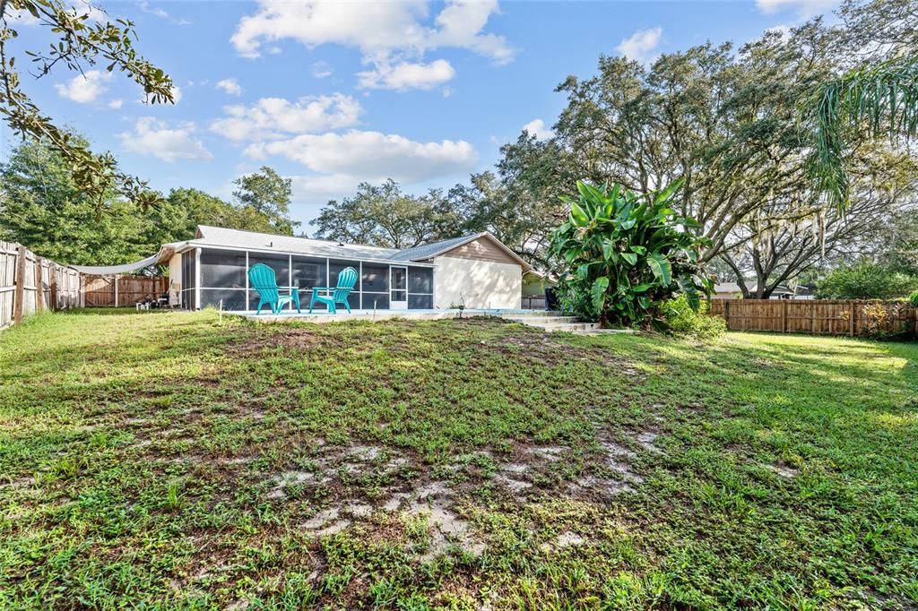 合同活跃: $425,000 (3 贝兹, 2 浴室, 1462 平方英尺)