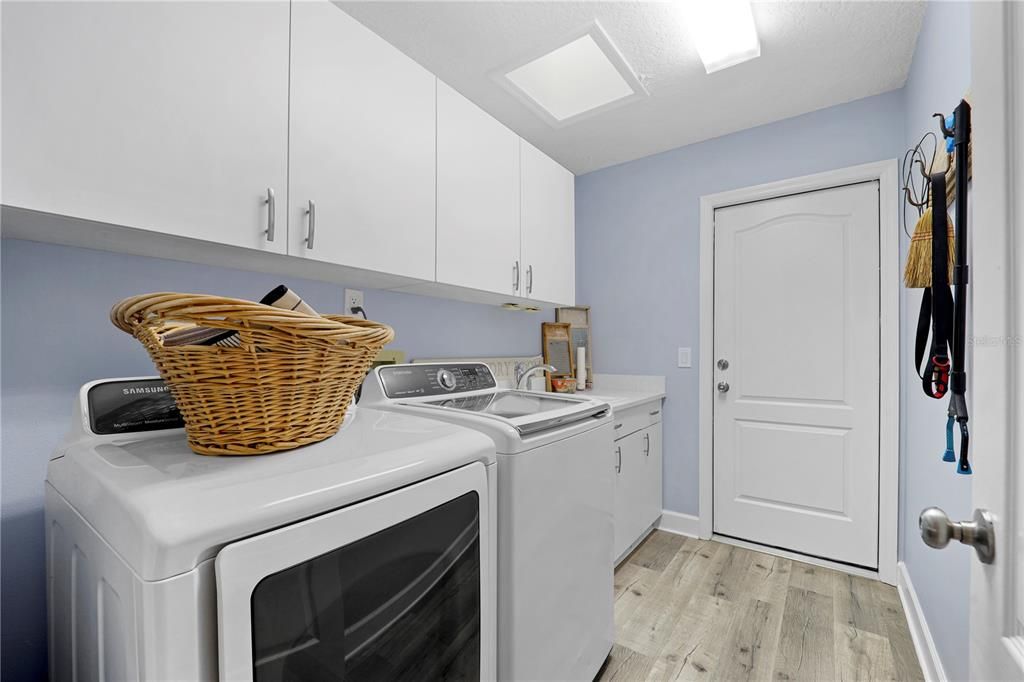 For Sale: $550,000 (3 beds, 2 baths, 2110 Square Feet)